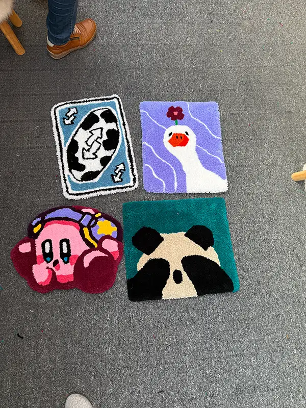 Unterschiedliche Motive von Freundinnen gemacht.